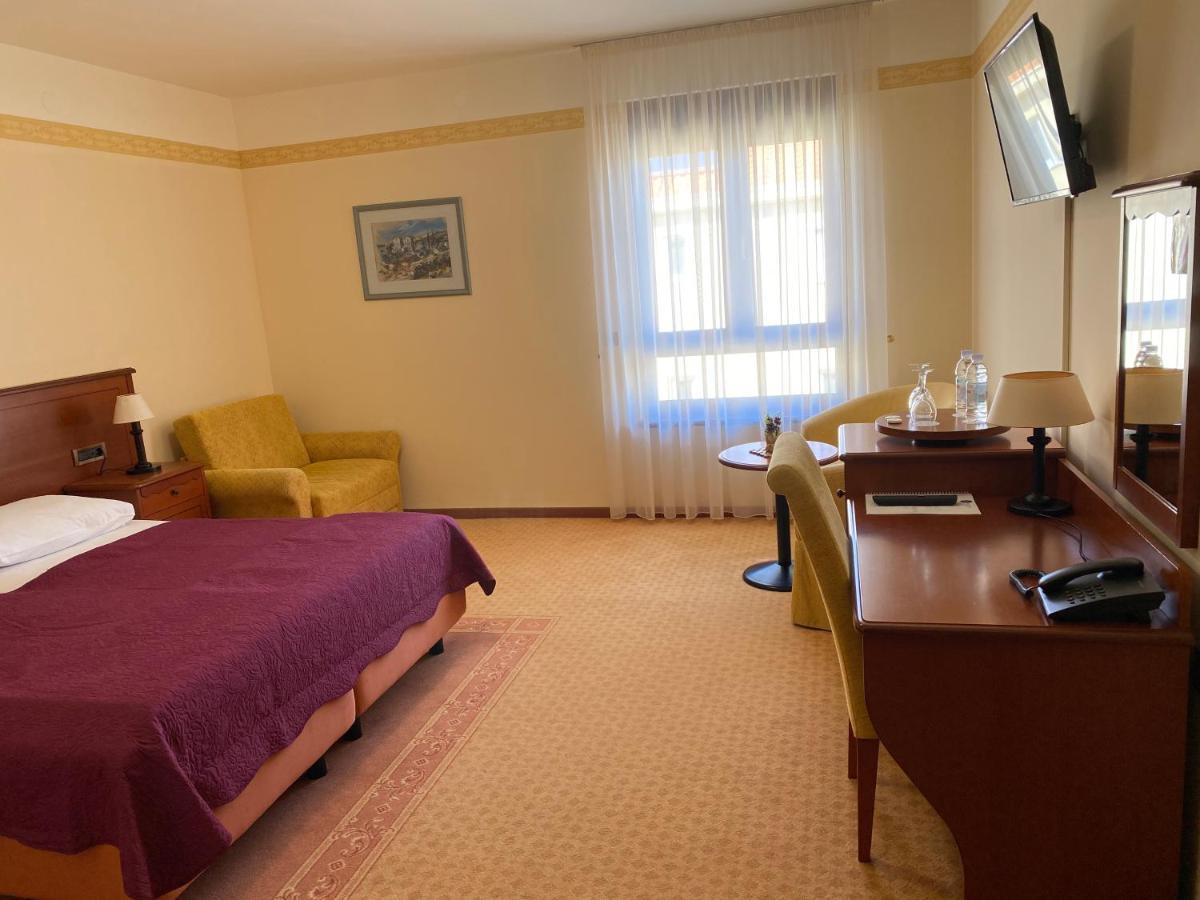 Laguna Hotel 4*